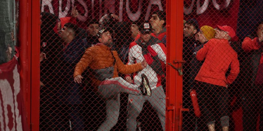 Wütende Fans: Bei der Copa Sudamericana kam es zu Auseinandersetzungen.