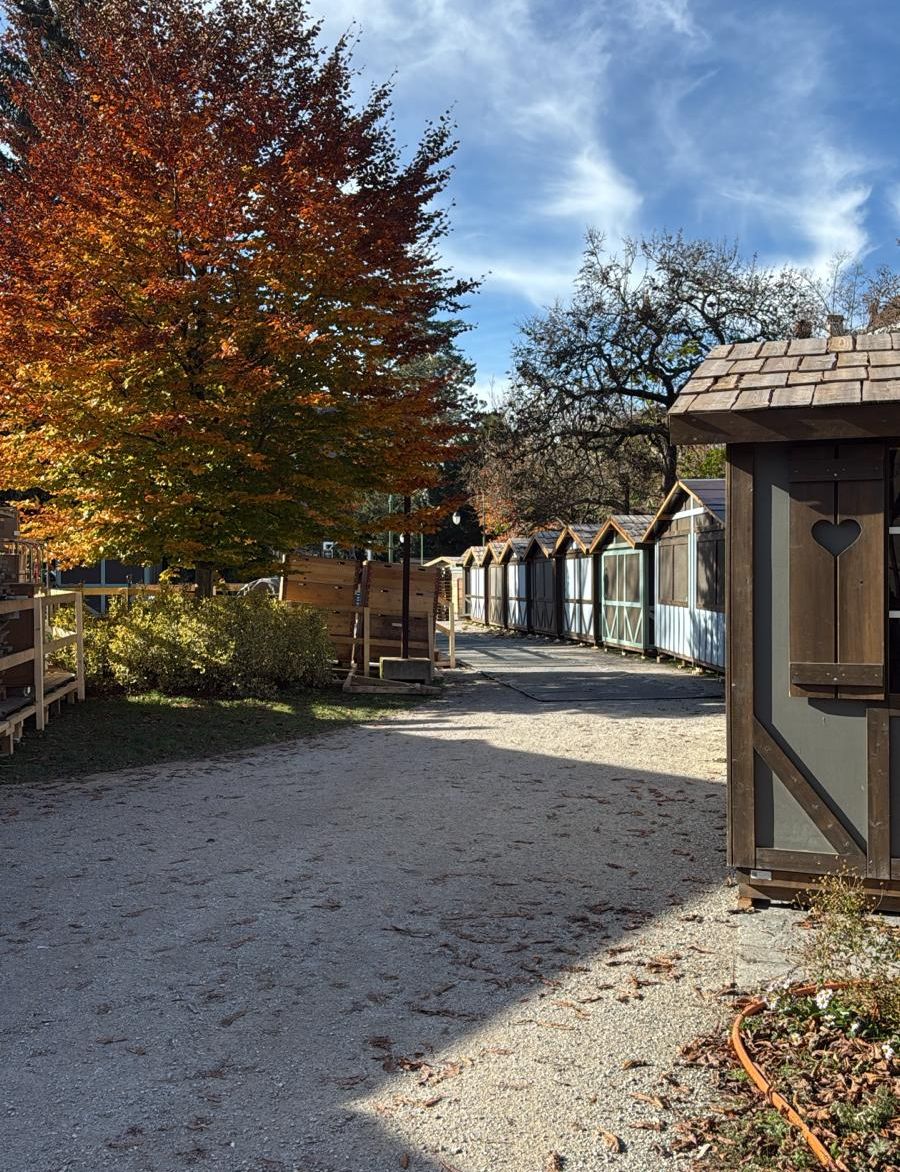 Zirka 80 Holzhütten werden die Menschen zum Verweilen einladen.