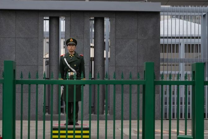 Soldat Botschaft Japan Peking