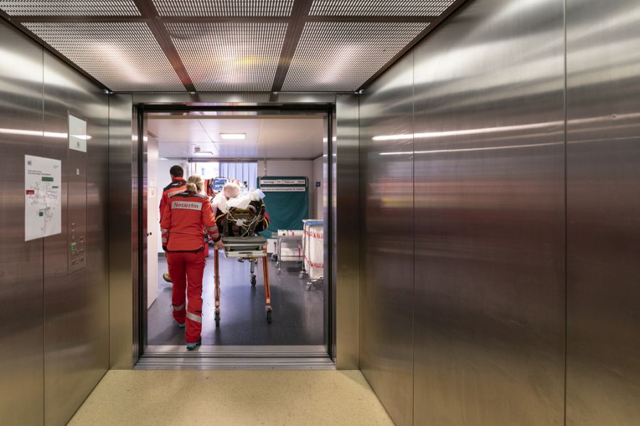 Notfallstationen an Schweizer Spitälern registrieren nach der Zeitumstellung jeweils mehr Patienten als normal.