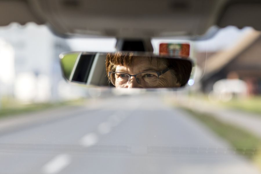 «Mit viel Einfühlungsvermögen und ohne Vorwürfe», rät Pro Senectute. (Symbolbild)