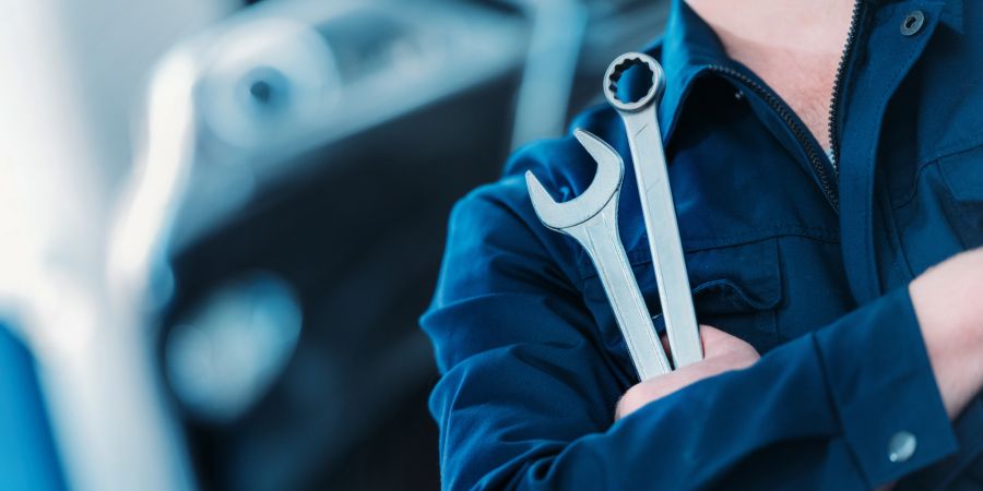 Mann Handwerker Schraubenschlüssel