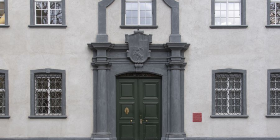 Geht es nach der Bündner Regierung, sollen die Gemeinden eine besondere Liegenschaftssteuer erheben dürfen. Im Bild zu sehen ist das Regierungsgebäude in Chur. (Archivbild)