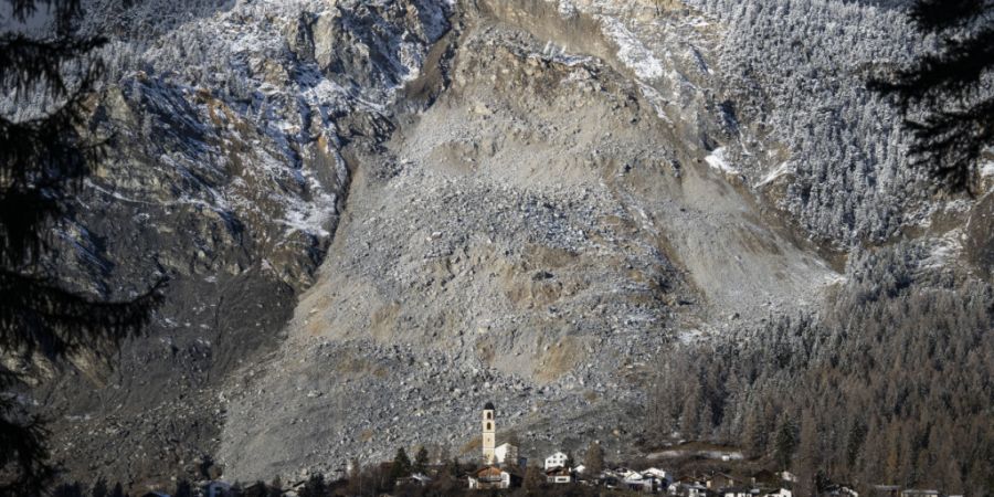 Die evakuierten Einwohnerinnen und Einwohner von von Brienz/Brinzauls können das Dorf am Wochenende tagsüber wieder betreten. (Archivbild)