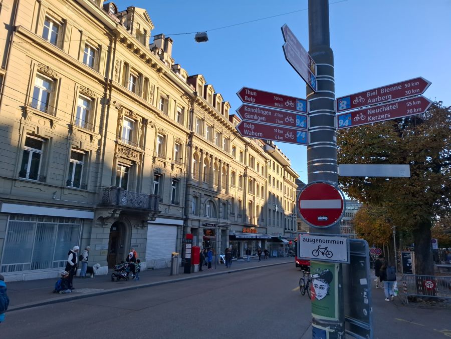 Von oben herkommend gilt ein Fahrverbot.