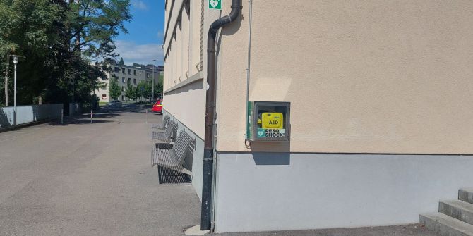 Defibrillator