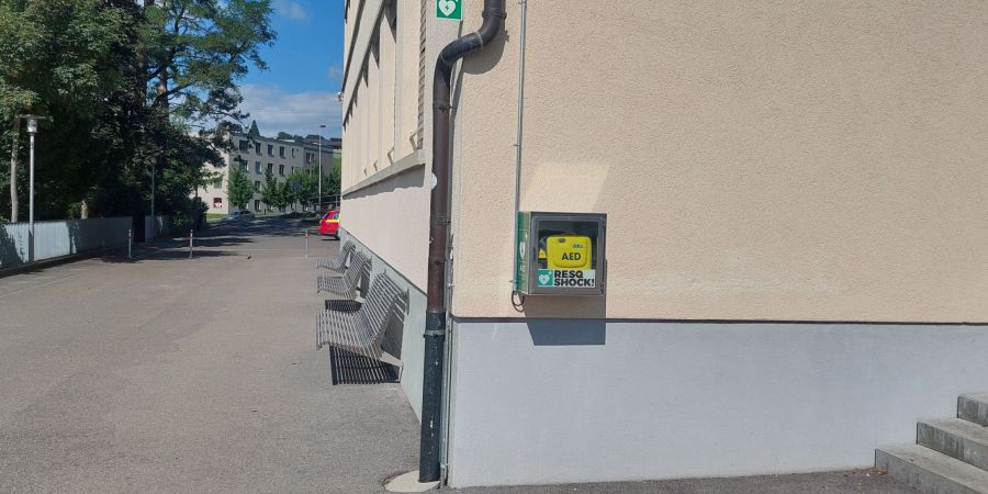Defibrillator
