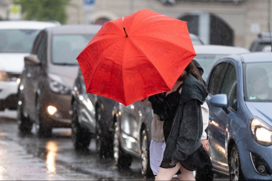 «SRF Meteo» warnt vor der Gefahr von Überschwemmungen, Erdrutschen und Murgängen. (Archivbild)