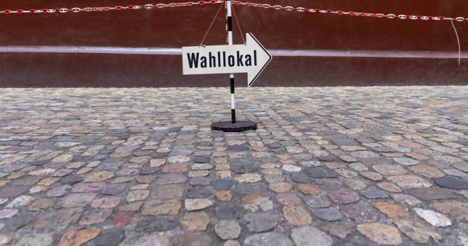 Gewisse Abstimmungsthemen betreffen nur Schweizerinnen und Schweizer. Eine begrenzte Stimmpflicht für ausländische Personen sei daher nicht sinnvoll, so Lötscher-Steiger. (Symbolbild) Abstimmung Schweizer Stimmrecht Ausländer