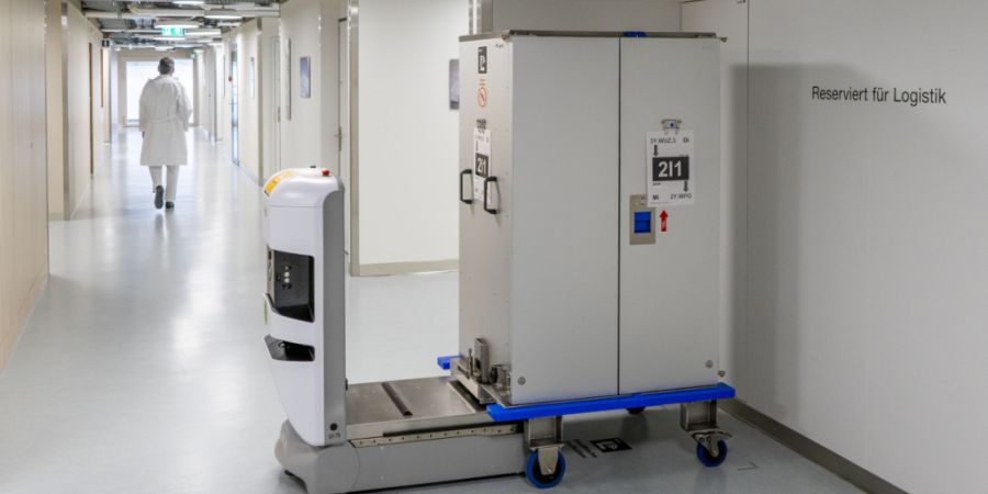 Vier mobile Transportroboter sollen die Mitarbeitenden des Stadtspitals Zürich entlasten.