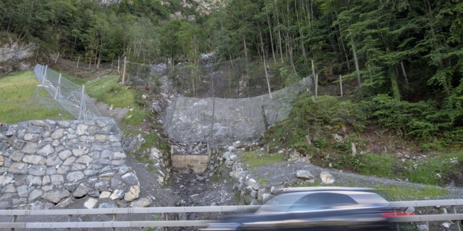 Der Verkehr kann das Steinschlaggebiet Gumpisch wieder passieren. (Archivaufnahme)