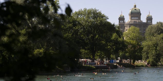 Hitze Bern Bundeshaus Aare