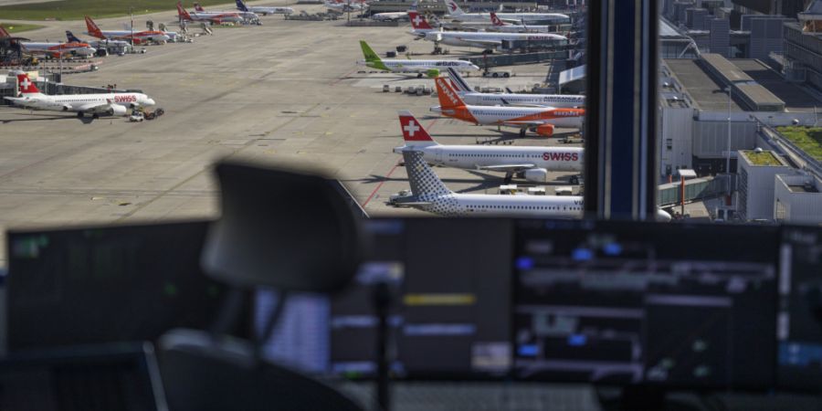 Das Flugsicherungsunternehmen Skyguide rechnet neu im Rahmen ihres Restrukturierungsprogramms mit insgesamt 50 Kündigungen. (Archivbild)