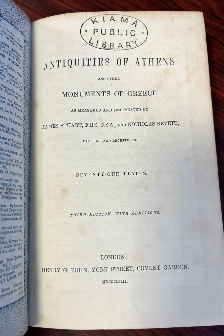 Das Buch «Antiquities of Athens» wurde in Australien 150 Jahre zu spät in eine Bibliothek zurückgegeben.