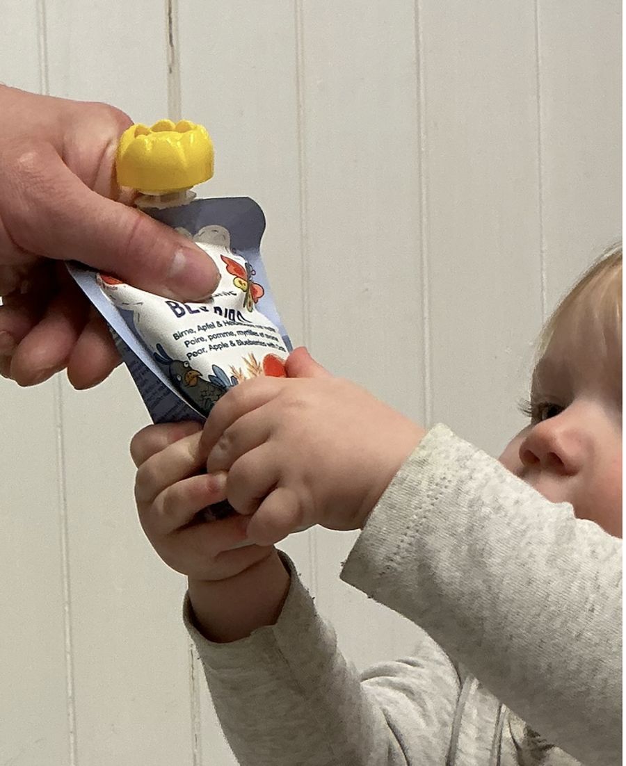 Greenpeace hat Quetschies mit Babynahrung von Nestlé und Danone nach Mikroplastik untersuchen lassen.
