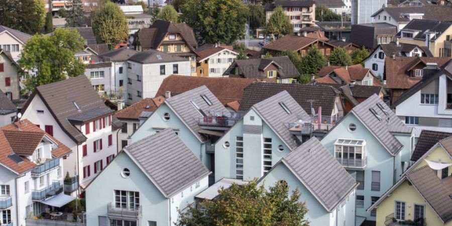 In Obwalden soll es ausreichend Wohnraum auch im günstigeren Preissegment geben. (Archivaufnahme des Dorfzentrums Sarnen)