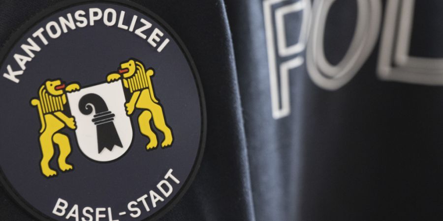 Die Kantonspolizei Basel-Stadt ist noch immer im Einsatz beim zuvor besetzten Swiss Life-Areal im Klybeck. Zwei Personen harren dort weiterhin auf dem Dach aus. (Archivbild)