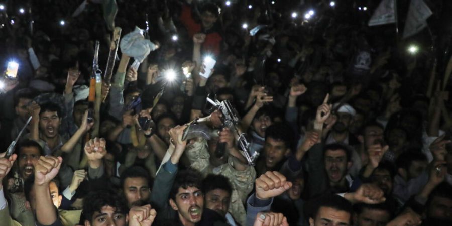 Anhänger der Huthi protestieren im Jemen. Foto: Osamah Abdulrahman/AP/dpa/Archivbild