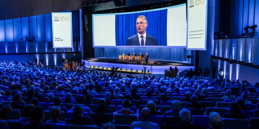 Nestlé-CEO Philipp Navratil spricht anlässlich der Aktionärsversammlung des Nahrungsmittelkonzerns Mitte April in Lausanne. (Archivbild)