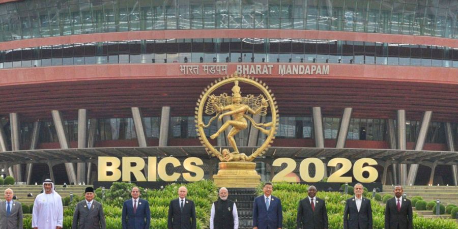 HANDOUT - Gruppenfoto beim BRICS-Gipfel in Indien. Foto: -/Indian Foreign Ministry via AP/dpa - ACHTUNG: Nur zur redaktionellen Verwendung im Zusammenhang mit dem genannten Text und nur...
