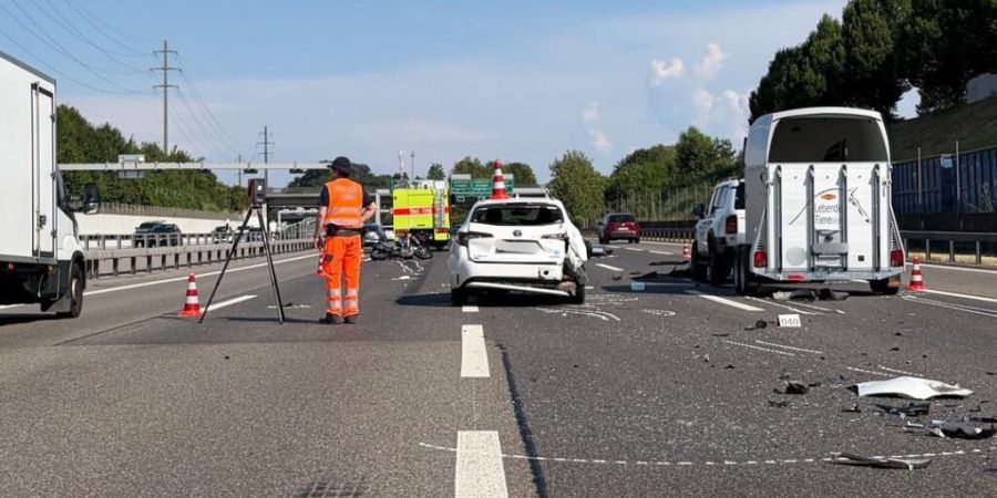Dieses Bild bot sich der Polizei und den Rettungskräften nach der Doppelkollision.
