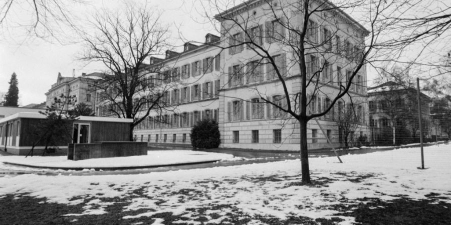 Die Psychiatrische Universitätsklinik Zürich, auch Burghölzli genannt, soll erweitert werden. Im Bild eine Aufnahme von 1980. (Archivbild)