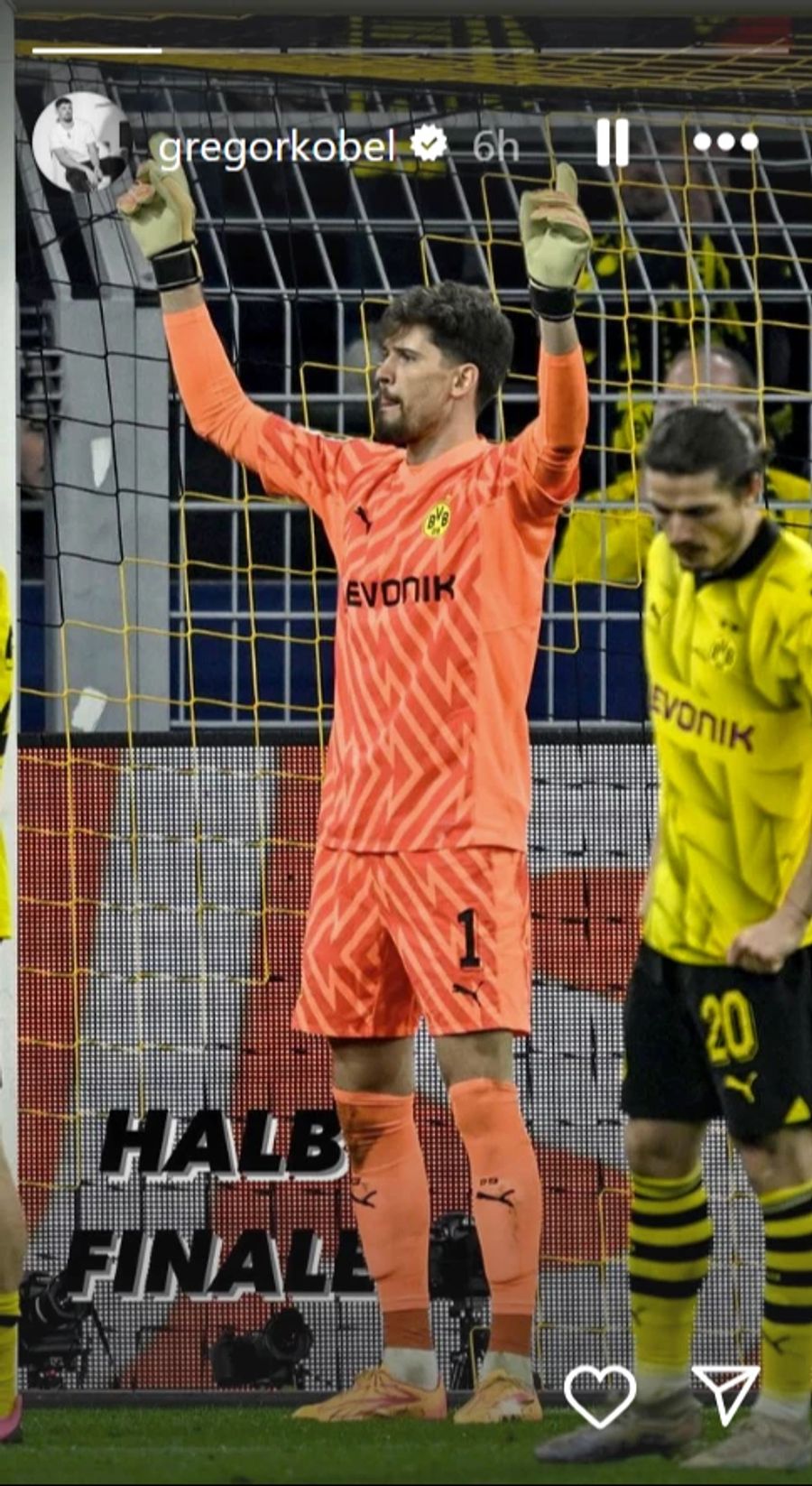 Der Moment wo Gregor Kobel weiss, dass Dortmund es in den Halbfinal geschafft hat.