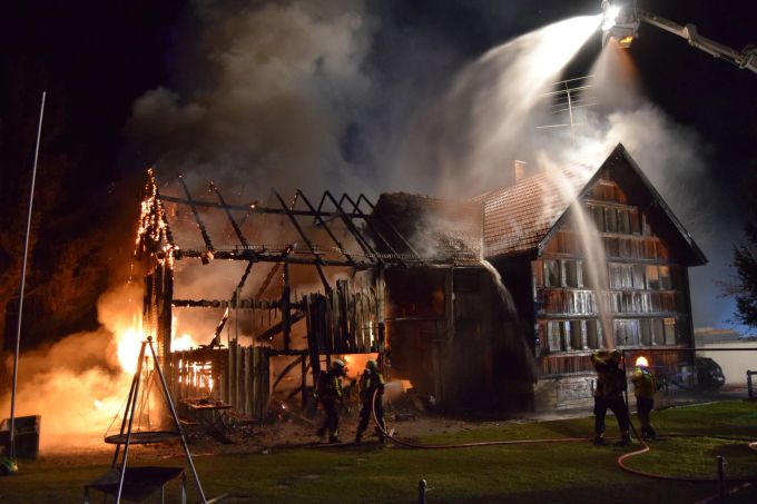 Durch den Brand entstand ein erheblicher Sachschaden. Sachschaden nach Brand