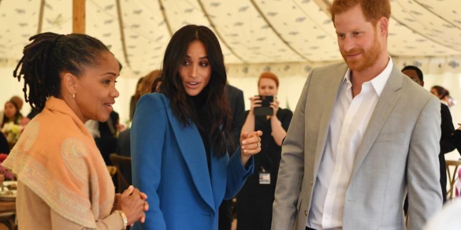 Von links: Doria Ragland, Meghan Markle und Prinz Harry bei einem Auftritt 2018.