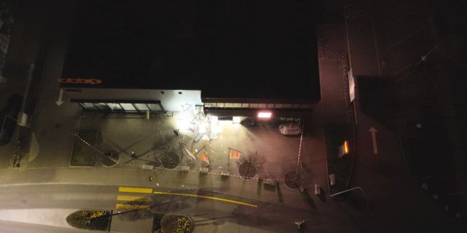 Zeugen gesucht - Unbekannte sprengen Geldautomat der Post in Zuzwil SG