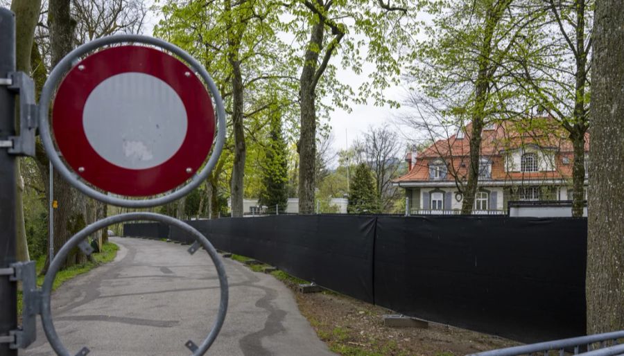 Die diplomatische Immunität des Verdächtigen ist nun erloschen.