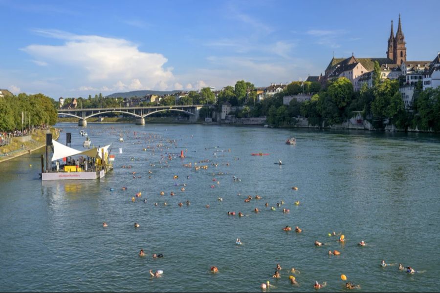 Auch das Rheinschwimmen ist aufgrund der Wassermassen zu gefährlich.