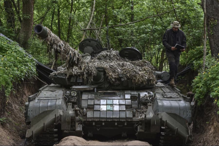 Tatsächlich seien diese Waffen aufgrund der Gegebenheiten im Ukraine-Krieg von kleinem militärischem Nutzen, da grosse Konzentrationen von Truppen- oder Panzerverbänden fehlen. (Symbolbild)