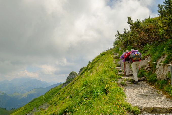 Die Wanderwege T3 und T4 sind grösstenteils mit Seilen oder Ketten gesichert. Wandern