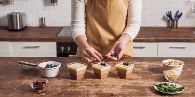 Schokolade schmeckt am besten in Süssspeisen, von denen es viele gibt. Schokolade