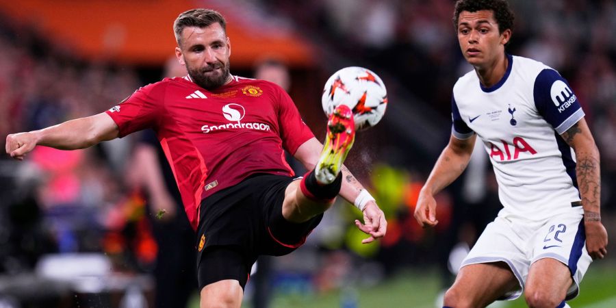 Nach der Niederlage nimmt Luke Shaw (l) vor allem die United-Spieler selbst in die Pflicht.