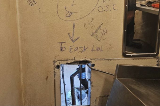 Die Männer flohen durch dieses Loch n der Wand. New Orleans Gefängnisausbruch
