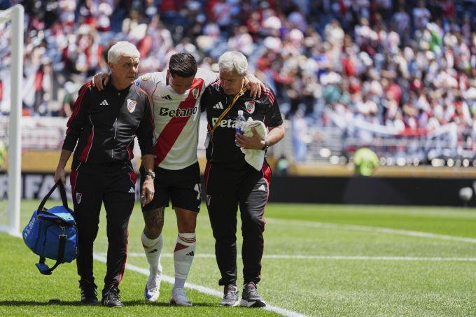 Sebastian Driussi (River Plate) muss an der Klub-WM verletzt vom Feld. Sebastian Driussi River Plate