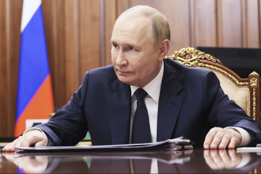 Ein Insider warnt vor Konsequenzen durch Andrews Verhalten: «Putin könnte Andrew – und die gesamte königliche Familie – jederzeit zu Fall bringen.»