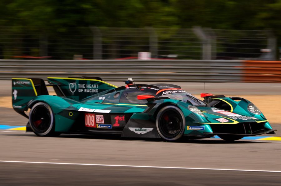 Der neueste Renner in der LMH-Klasse ist die Aston Martin Valkyrie, die 2025 ihr Debüt gab.