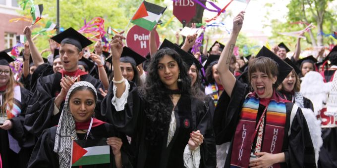 Harvard veröffentlicht einen Bericht zu antisemitischen Vorfällen auf Campus. (Symbolbild) Harvard Studierende