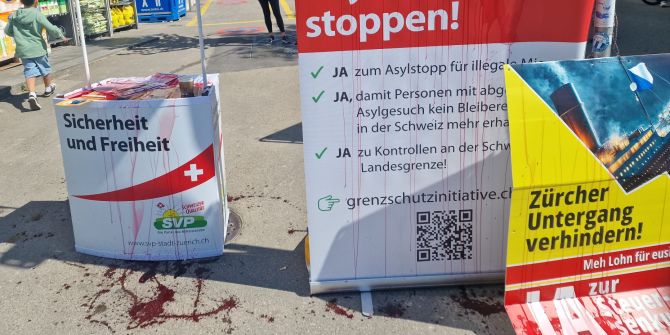 Plakate Stand SVP Strasse