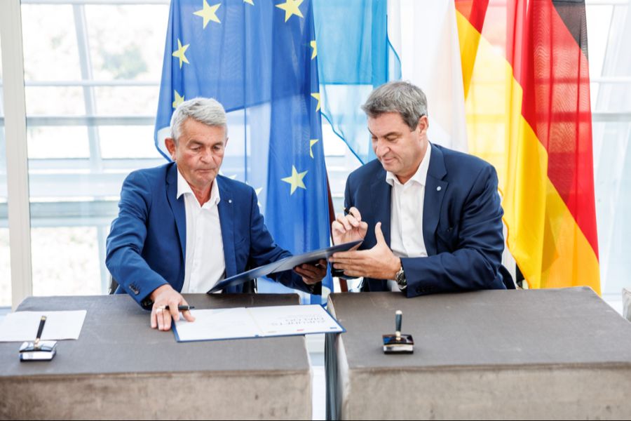 Bertram Brossardt, Hauptgeschäftsführer der Vereinigung der Bayerischen Wirtschaft (vbw, l), und Markus Söder (CSU), Parteivorsitzender und Ministerpräsident von Bayern.
