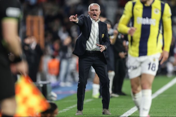 José Mourinho steht seit Sommer 2024 bei Fenerbahce Istanbul unter Vertrag. José Mourinho