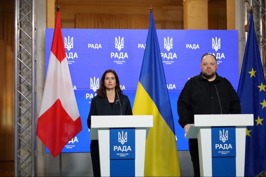 Maja Riniker (links) mit dem ukrainischen Parlamentspräsidenten Ruslan Stefantschuk.