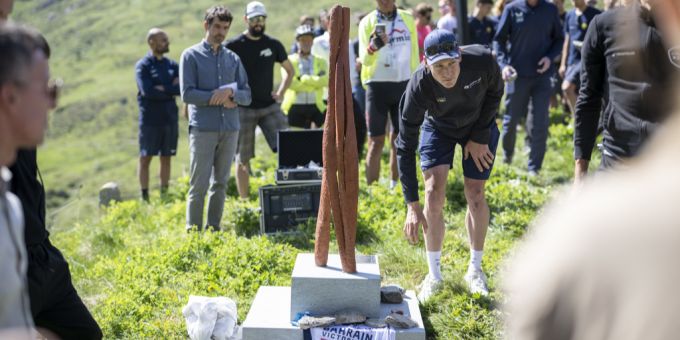 Die Gedenkstätte für Gino Mäder (†26) am Albulapass. Gino Mäder