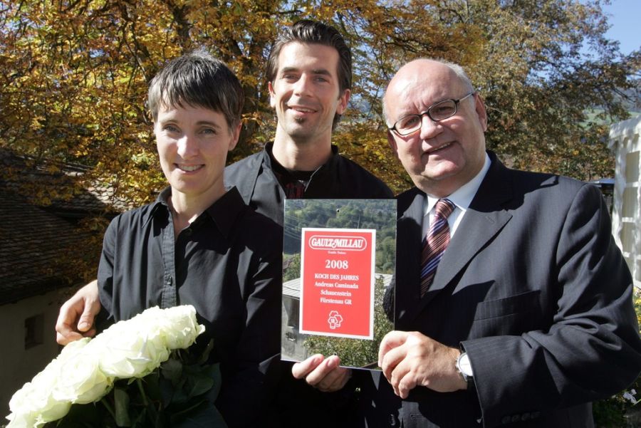 Zottmaier führte mit ihrem damaligen Partner Andreas Caminada (mittig im Bild) von 2003 bis 2008 das Schloss Fürstenau als Restaurant und Hotel.