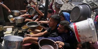 Hamas fordert Boykott - Neue Gaza-Stiftung verteilt erste Hilfen