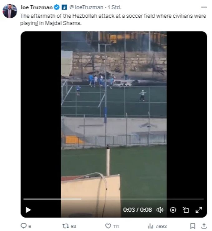 Auf einem Fussballplatz im Norden Israels ist eine Rakete eingeschlagen. Israel Hisbollah