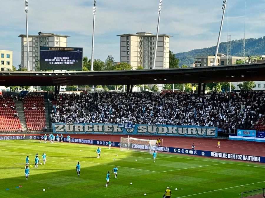 Die Südkurve ist auch am Donnerstagabend zum Auftakt der 2. Quali-Runde der Conference League gut gefüllt.